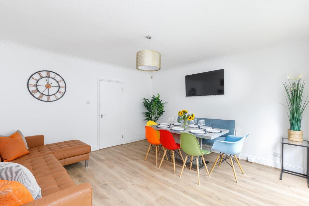 Beachside Retreat 2-Bedroom Gem With Free Private Parking & Outdoor Space برايتون المظهر الخارجي الصورة
